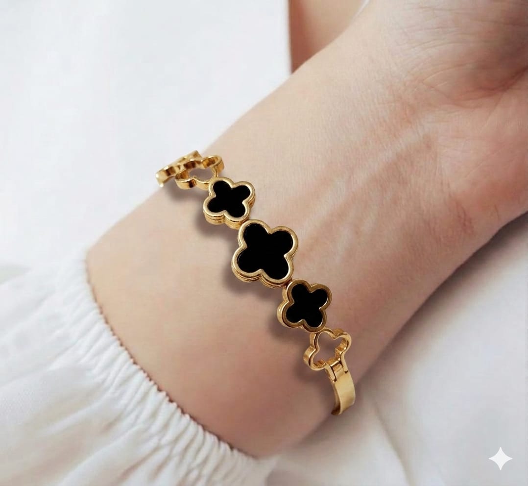 Alora Black Clover Statement hand cuff