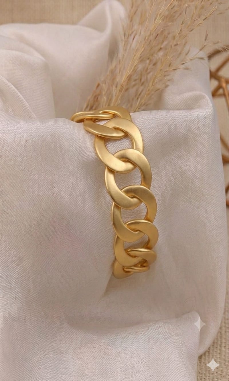 Aria Matte Gold Cuban Link hand cuff