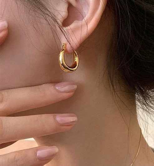 Maya Chunky Medium Gold Hoop Earrings